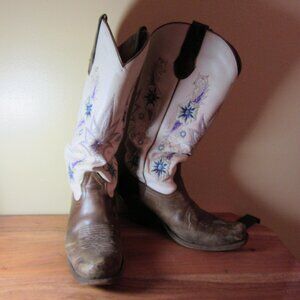 broken in embroidered cowgirl boots size 7 Alcala's Chicago (CL349)